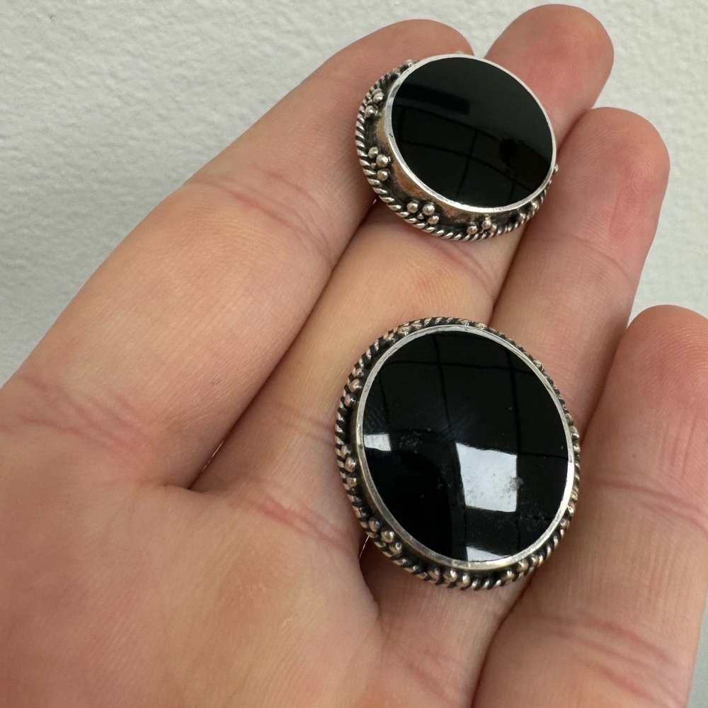 WOODS Black onyx and 925 Sterling silver post earrings 11.0G